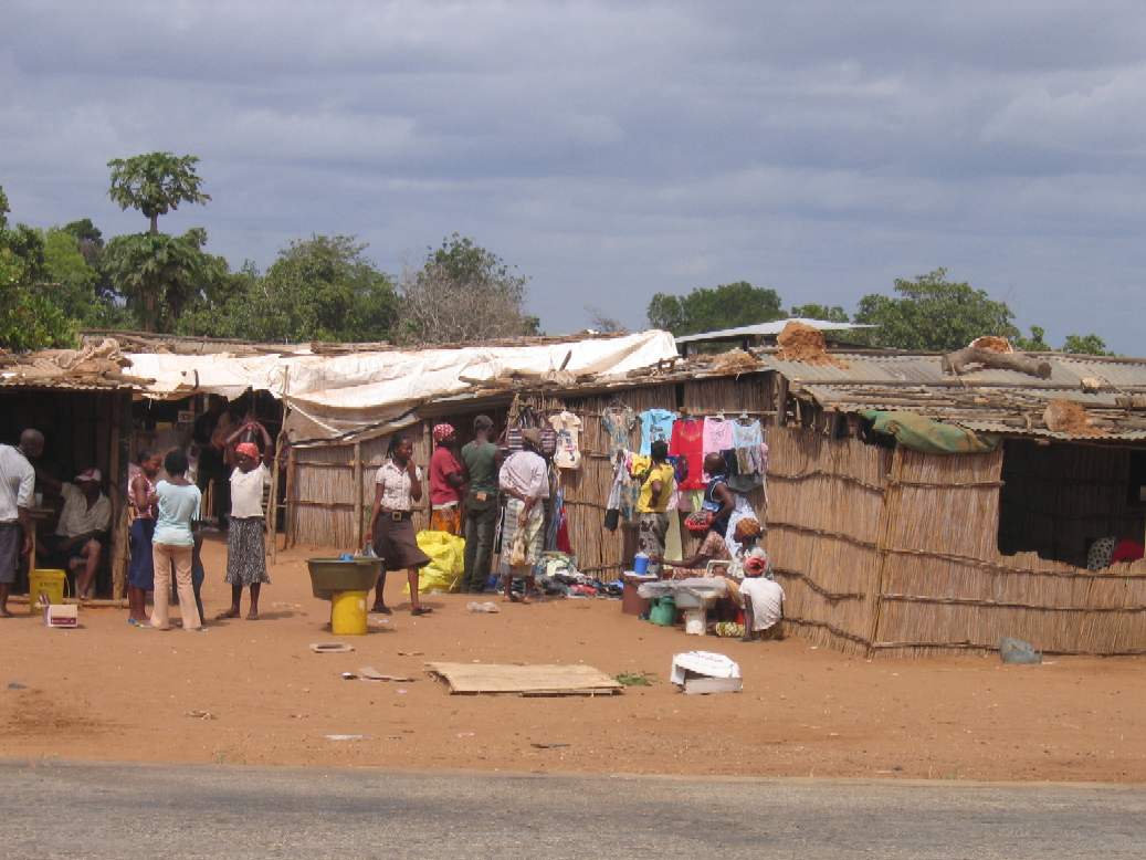 Mozambico_per_strada
