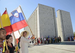 Studenti alle celebrazioni per il trentennale della fondazione del Collegio del Mondo Unito, e per l'inaugurazione dell'Anno Accademico, all'Ara Pacis. (Medea 20/09/12)
